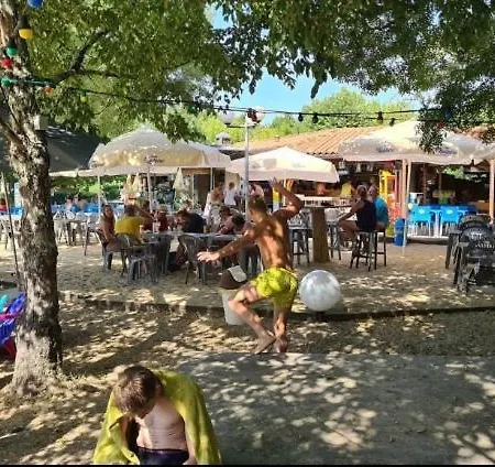 Aubeterre Кемпинг